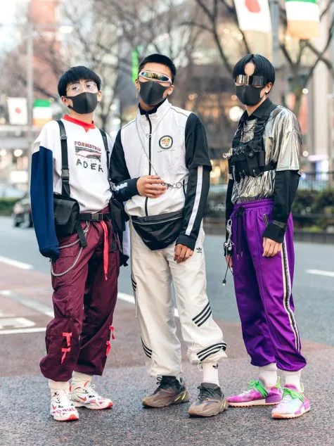 Quần thể thao, giày sneaker chứng tỏ làn sóng hiện đại đã lan tỏa đến đất nước mặt trời mọc. Ảnh: Vogue
