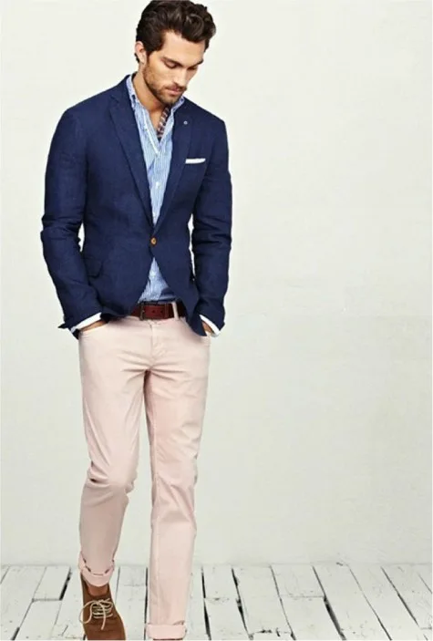 phong cách nam tính với quần chinos màu hồng phong cách nam tính với quần chinos màu hồng