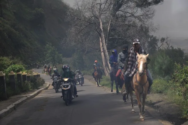 Cung đường núi hiểm trở trên dãy Tengger ở Indonesia Cung đường núi hiểm trở trên dãy Tengger ở Indonesia