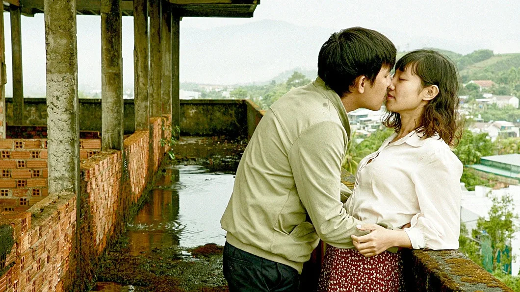 bên trong vỏ kén vàng