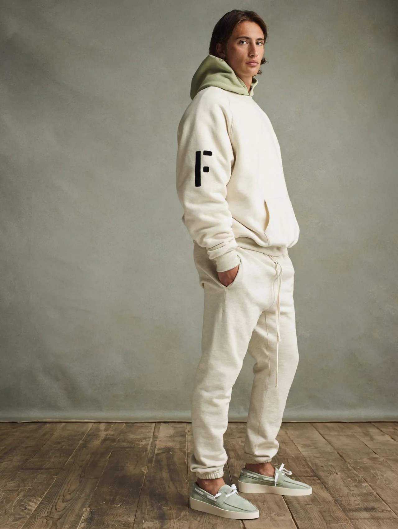 5. Phong cách athleisure cùng với áo hoodie