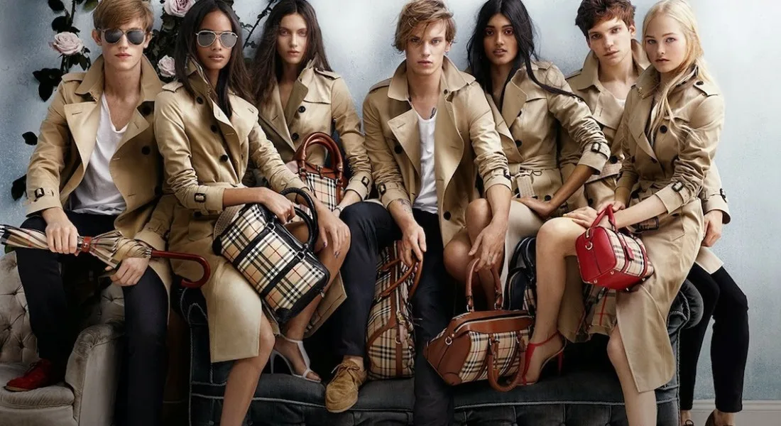 y-nghia-logo-thuong-hieu-burberry-elle-man-1