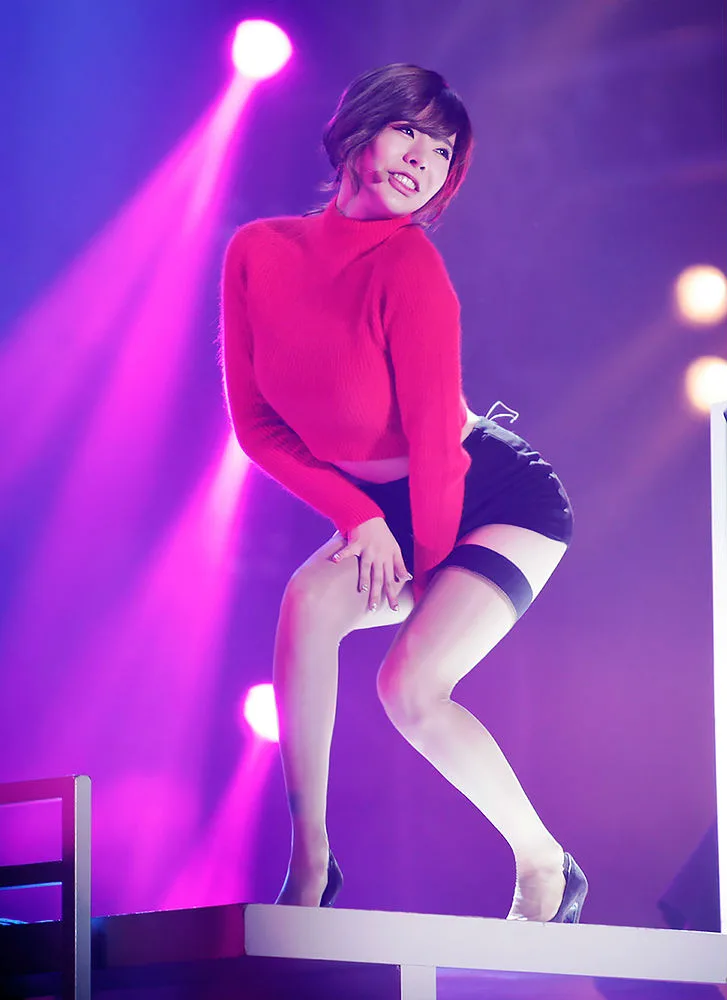 phu nu quyen ru - elle 73