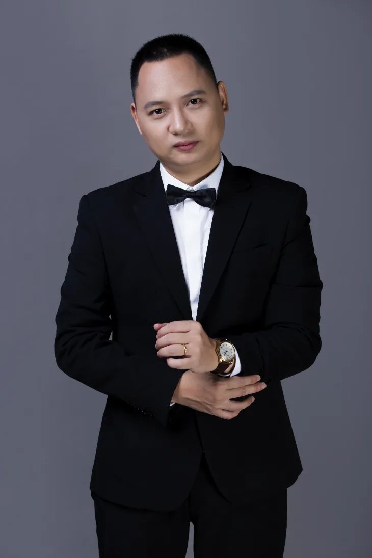Tự mình nâng tầm trải nghiệm cùng Hennessy X.O Nhạc sĩ, nhà sản xuất Nguyễn Hải Phong, một nghệ sĩ luôn nâng tầm cảm thụ với những sáng tác âm nhạc “lột xác” đầy mới lạ
