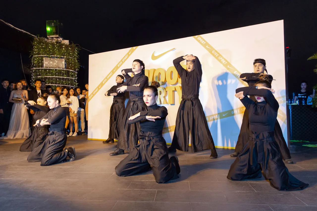 swoosh party elle man vietnam