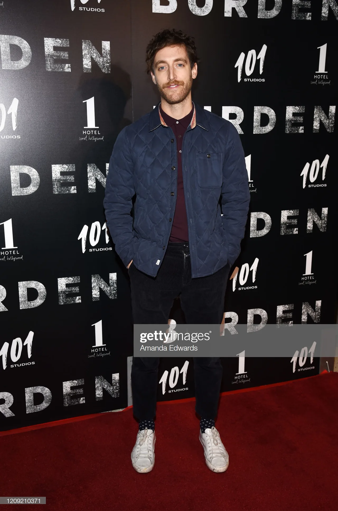 thomas middleditch-sao nam mac dep-elleman-0220