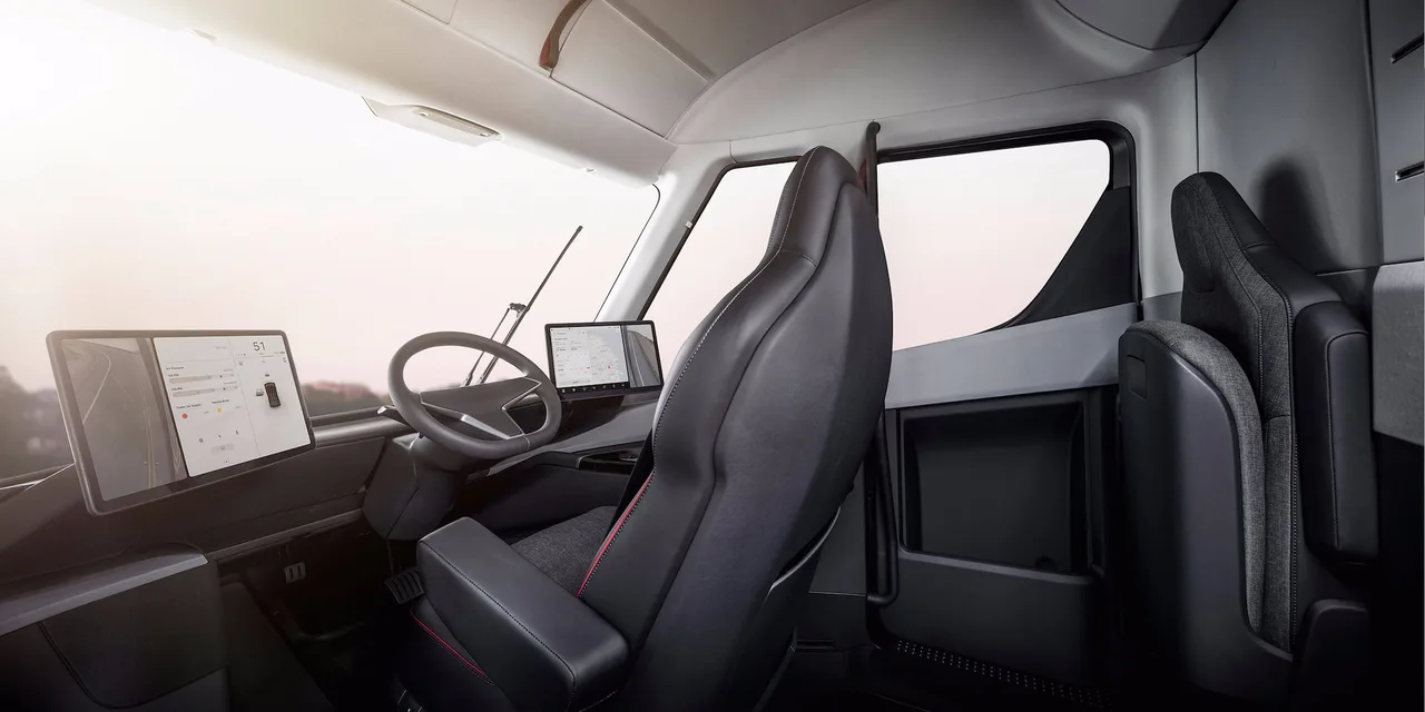 tesla semi - ELLE Man 2