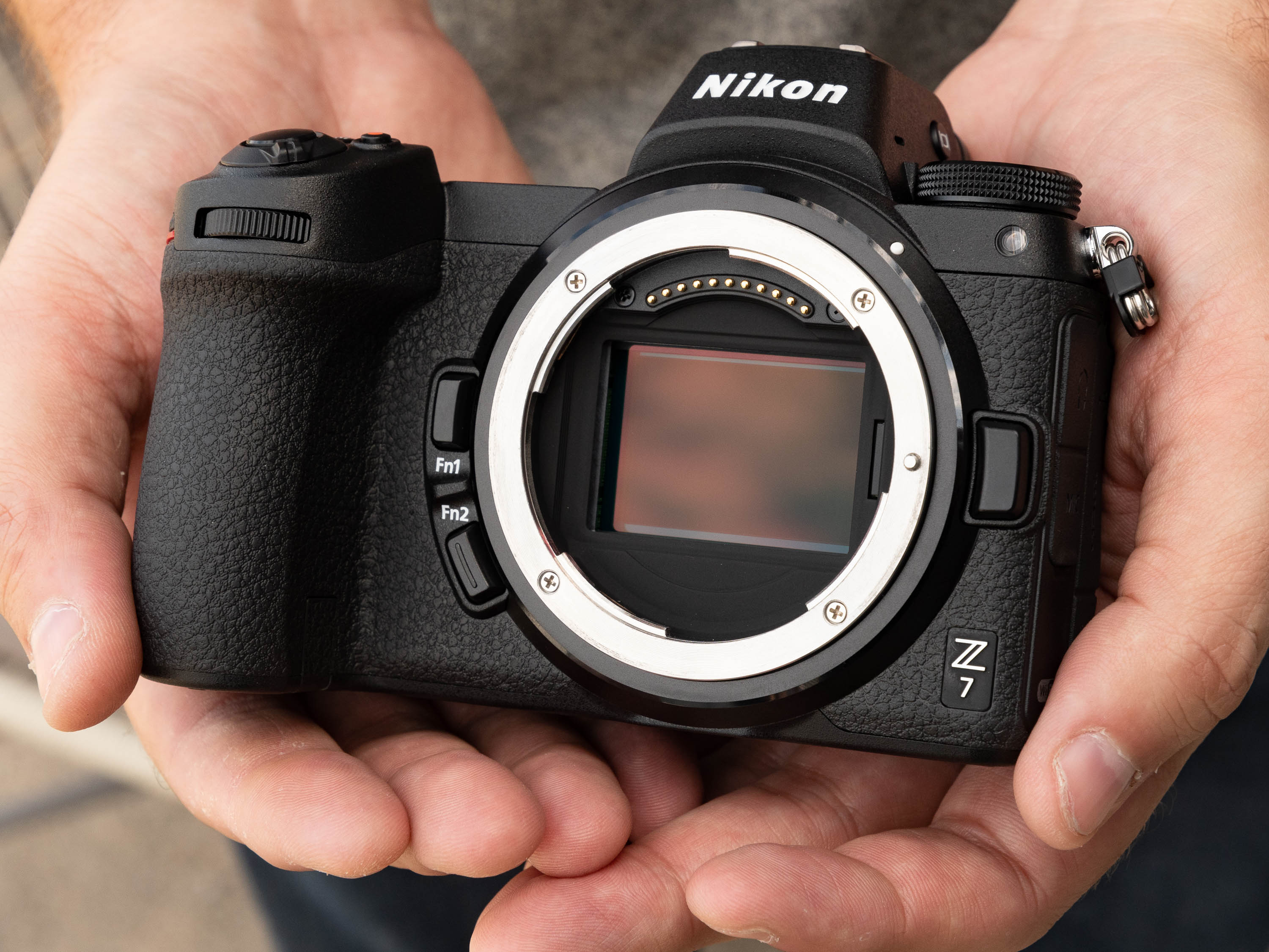 máy ảnh mirrorless elle man yq