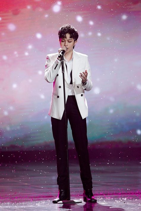 ELLE Style Awards ELLE Man Gil Lê trong suit trắng
