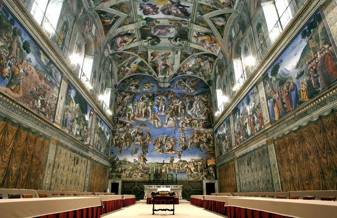 Bức họa trêm vòm của Michelangelo