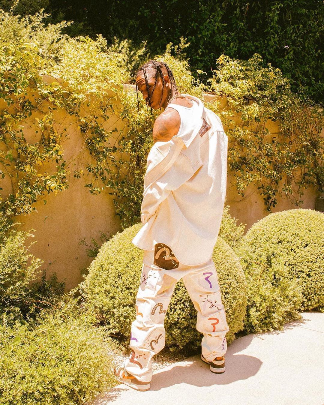 travis scott 190720 1-sao nam mac dep-elleman-0720