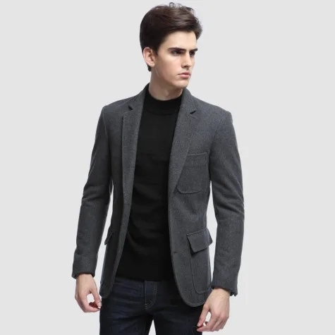 Kết hợp với jean và áo len chẳng hạn Kết hợp với jean và áo len chẳng hạn