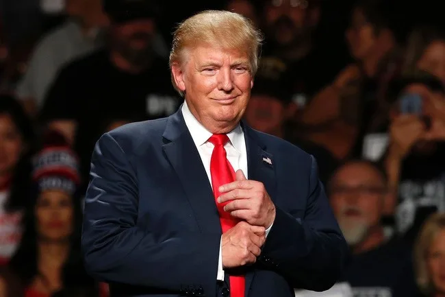 tong-thong-my-donald-trump-elle-man-1