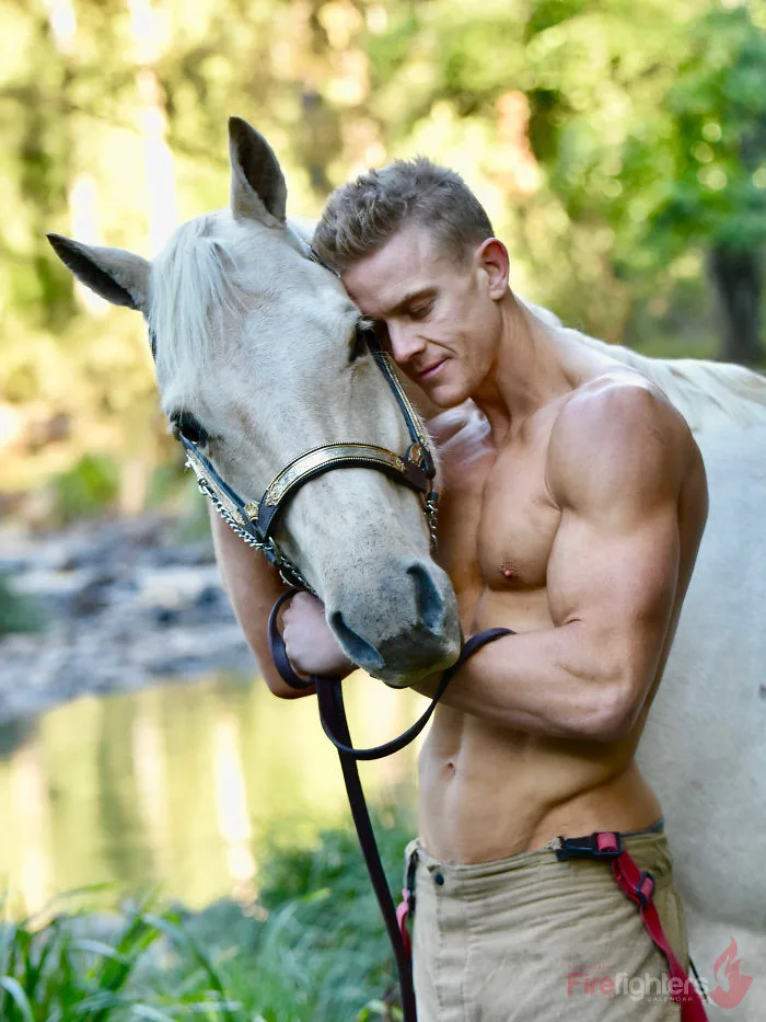 linh cuu hoa - australian firefighter calender 2019 - elle man 11