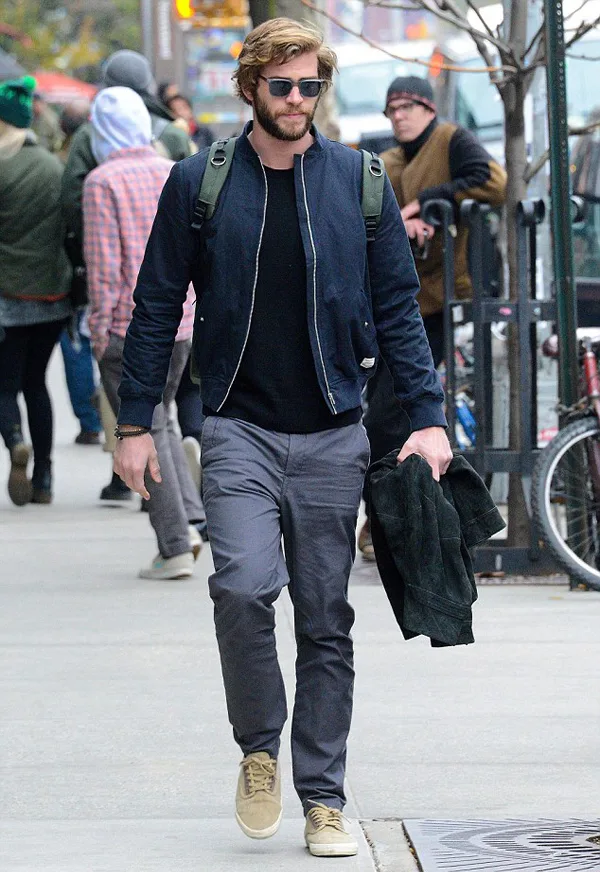 phong cach thoi trang Liam Hemsworth - bomber 3 - elle man