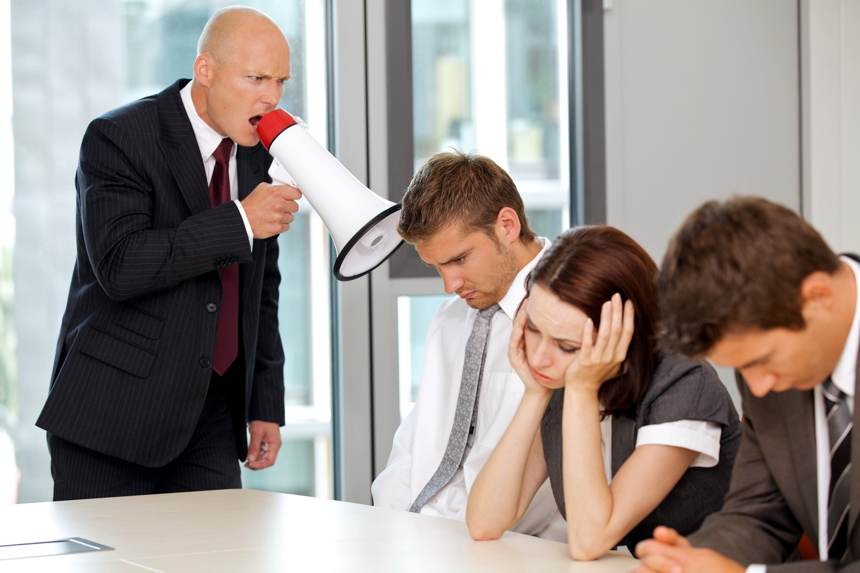 năm biểu hiện của một chỗ làm việc độc hại - elleman 1