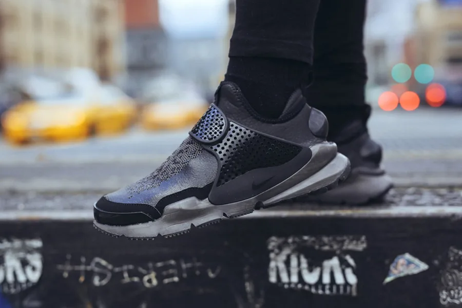 giay the thao - Stone Island x Nike Sock Dart - elle man 1