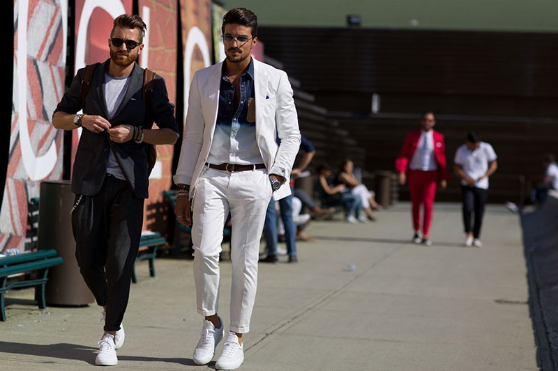 Giày Sneakers cũng vô cùng hợp nối phối cùng những bộ Suit