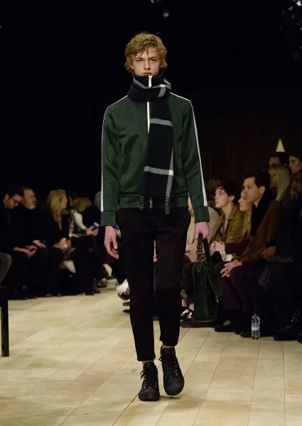 BST Burberry Thu Đông 2016-17: Tư duy hợp nhất