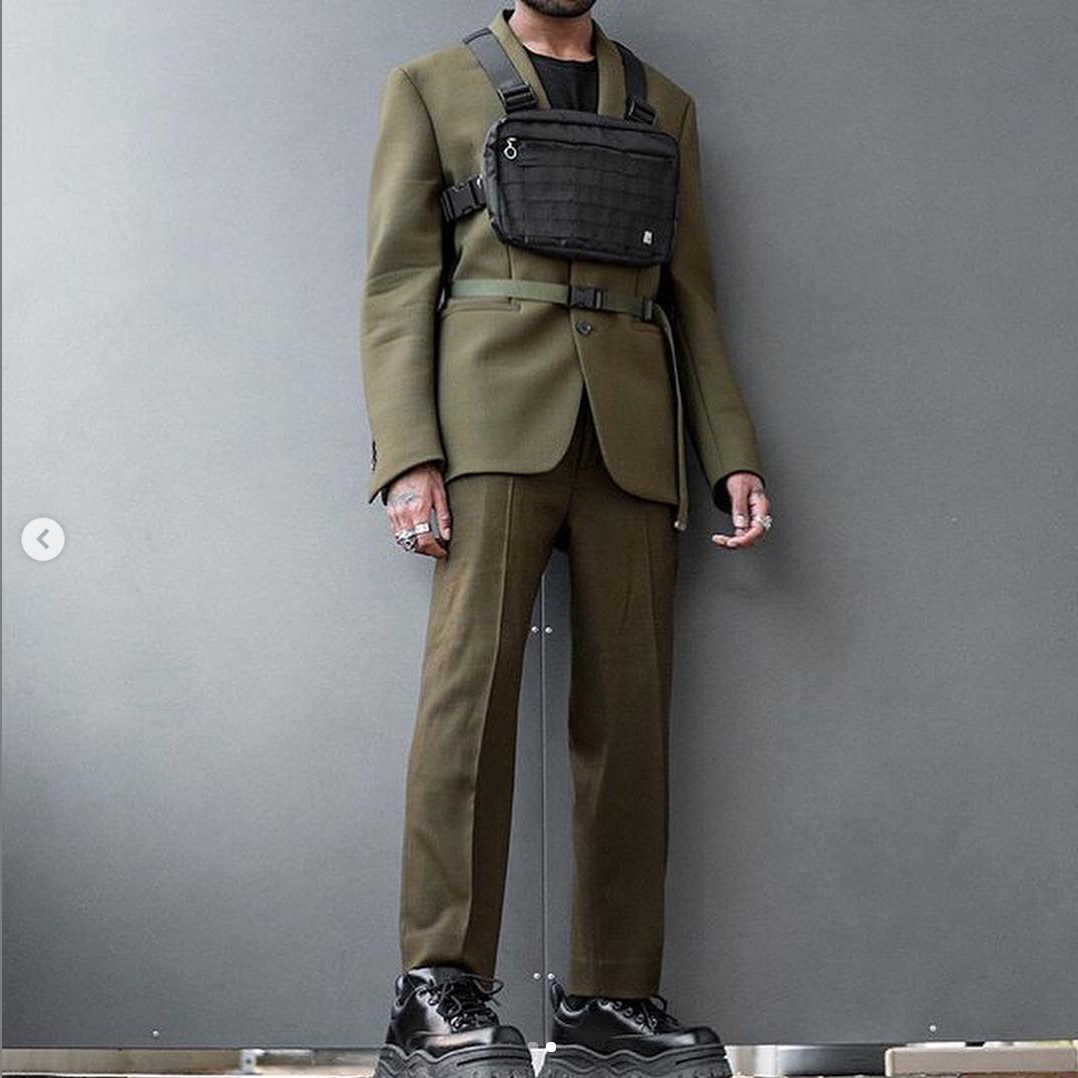 thời trang quân đội vest màu xanh olive và chest rig