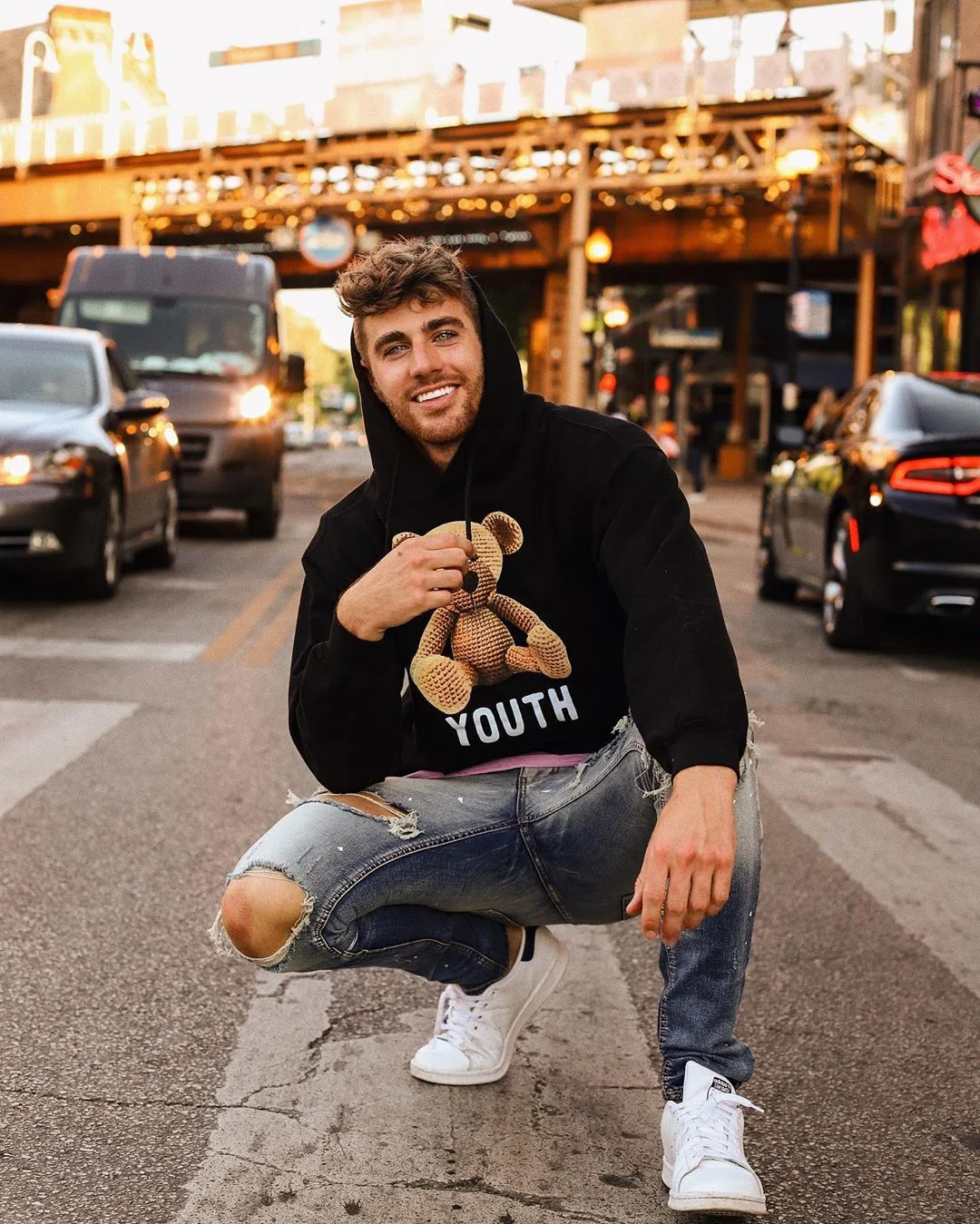 phối đồ với áo hoodie nam - jay gould