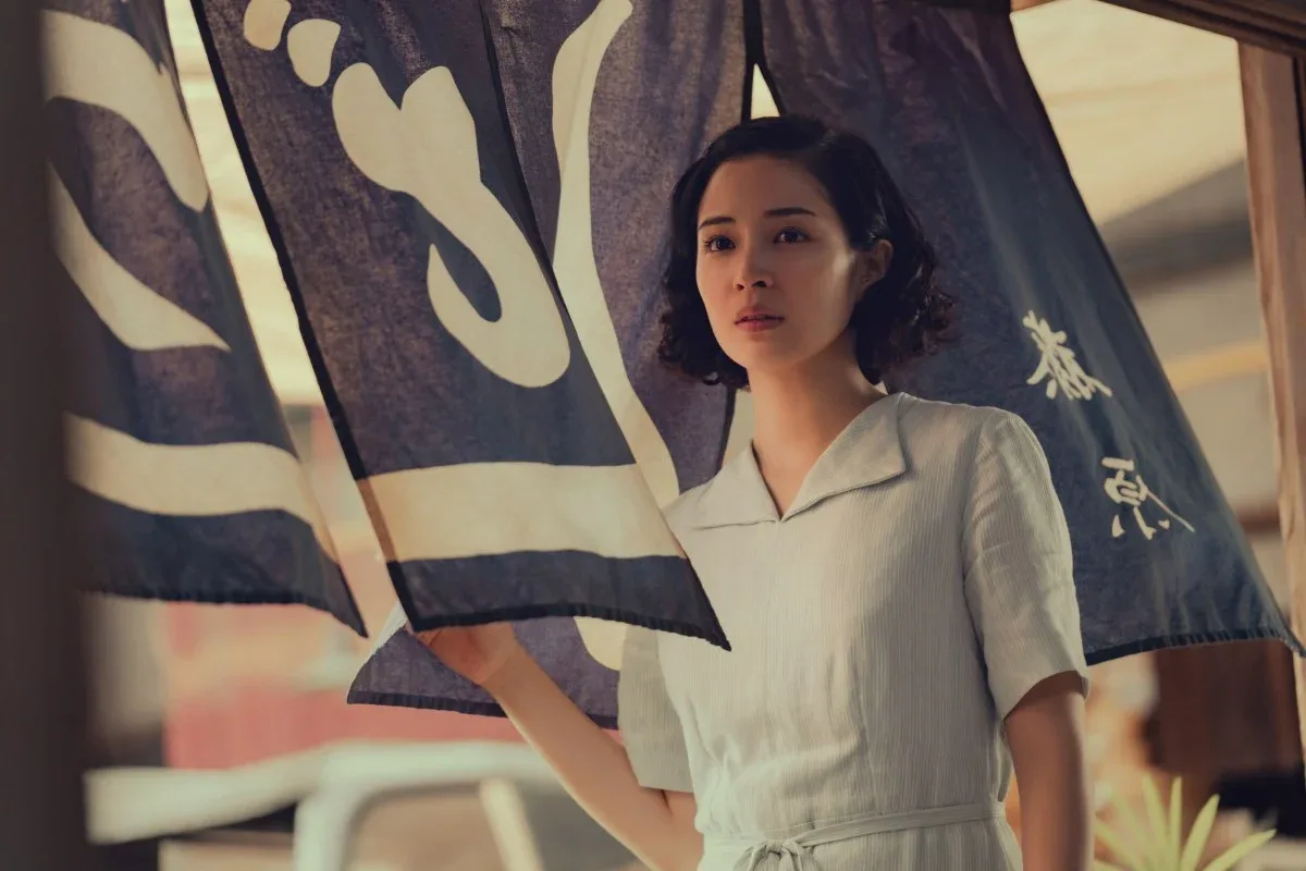 cảnh đồi mờ xám