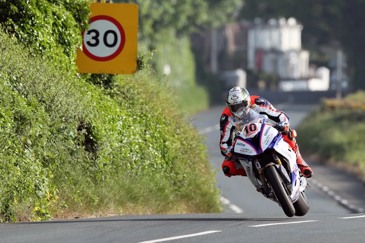 Cuộc đua Isle of Man TT 2018 (Nguồn: Ultimate Motorcycling)