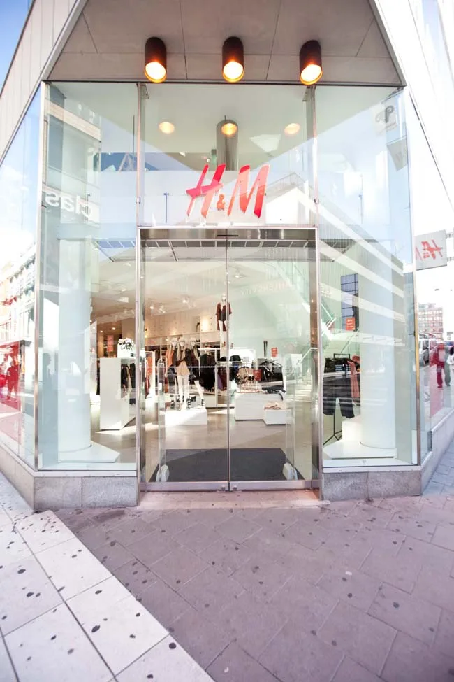 cua hang H&M Sweden - elle man