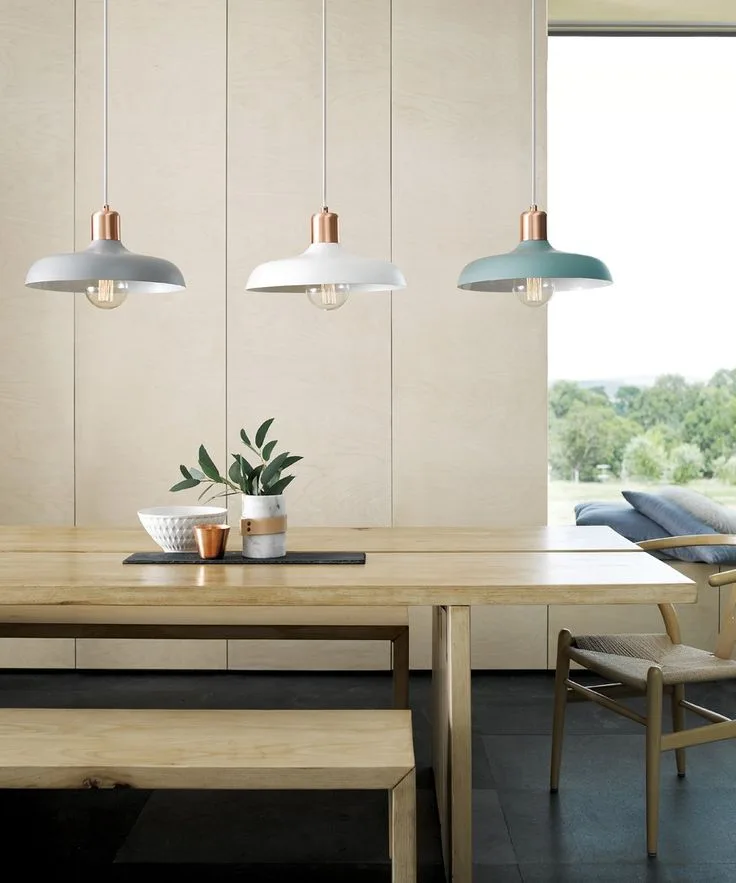 Bạn có thể sử dụng dòng cobber globe light ( loại đèn có chao đèn bằng đồng) hoặc chao đèn bằng mây và lồng giấy