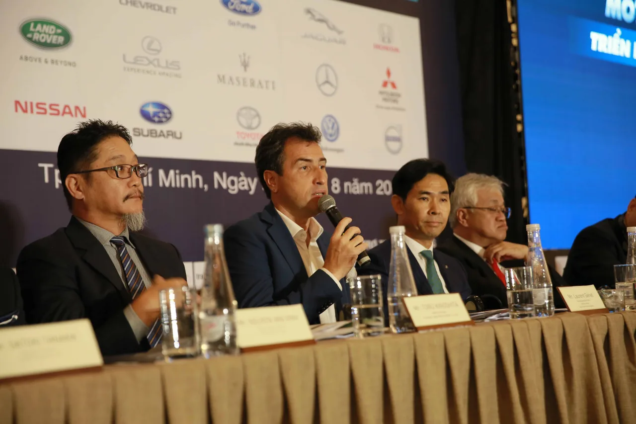 vietnam motor show 2018 - elle man (11)
