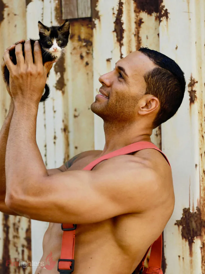 linh cuu hoa - australian firefighter calender 2019 - elle man 21
