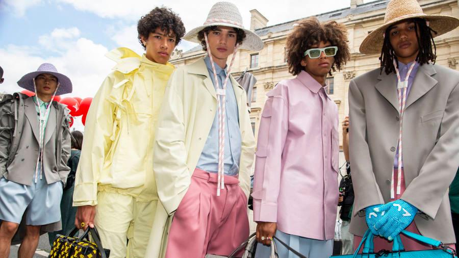 tông màu pastel phủ sóng BST Xuân-Hè của Louis Vuitton