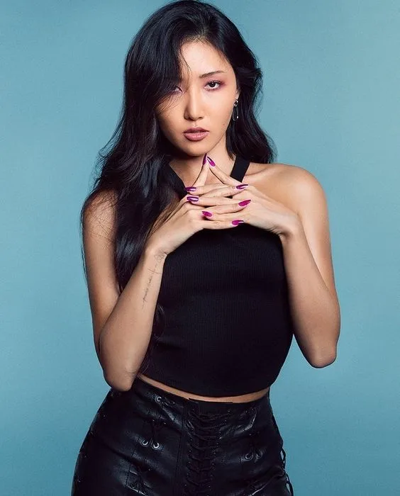 nữ nghệ sĩ hwasa Mamamoo