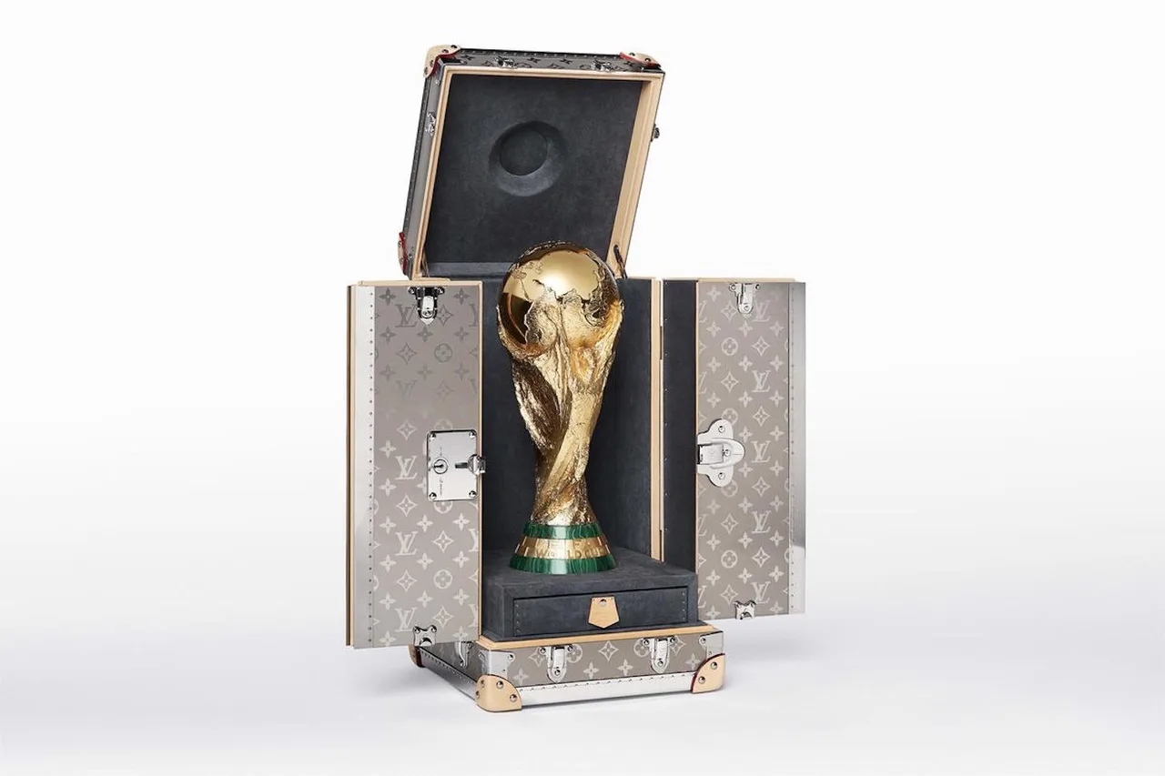 vali-world-cup-thuong-hieu-louis-vuitton 5 - elleman
