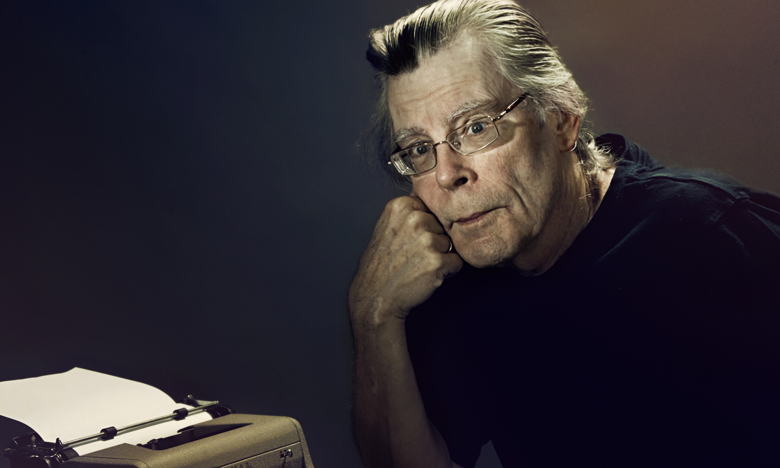 Nhà văn kinh dị cung Xử Nữ Stephen King