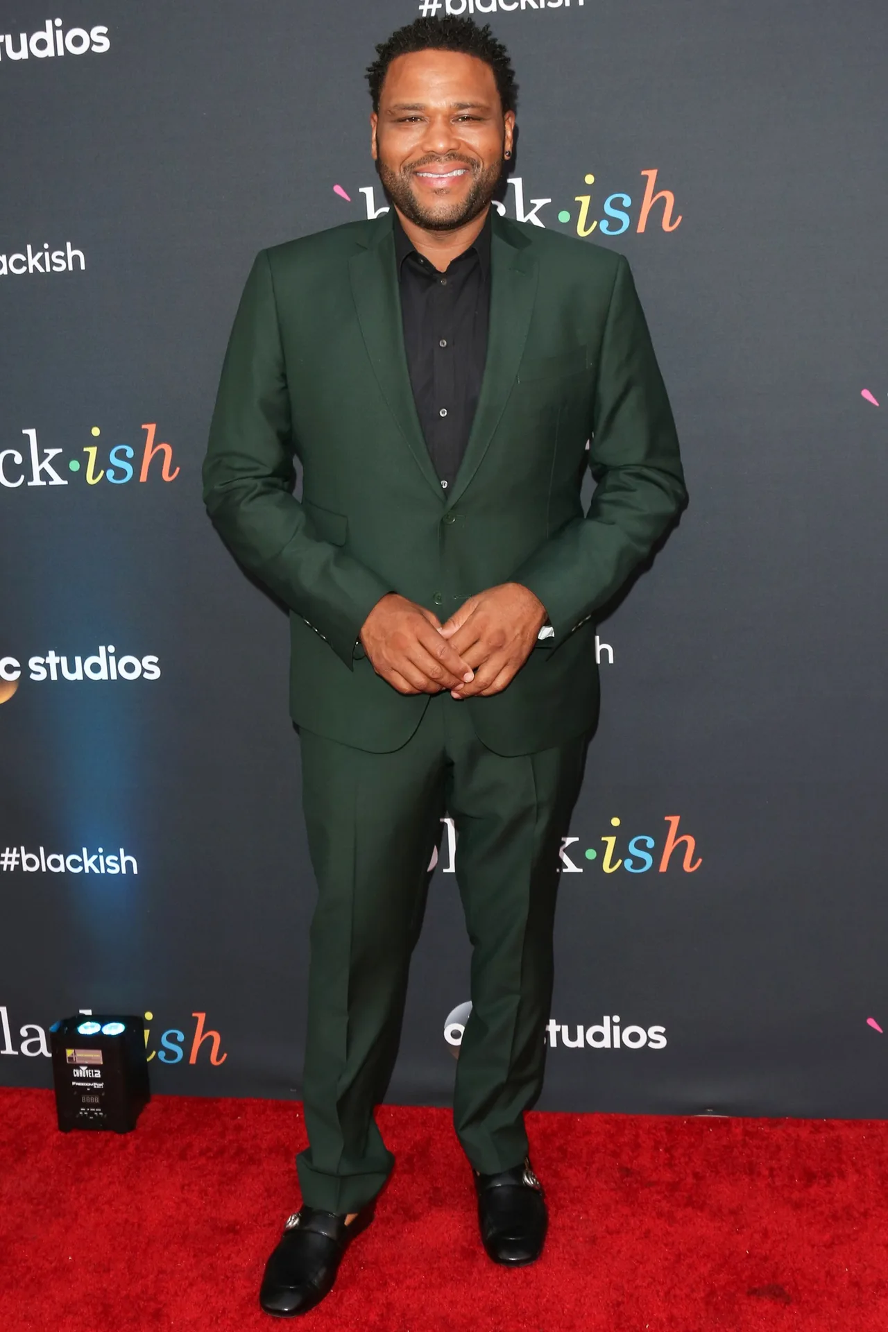 phong cach thoi trang - elle man 3 -anthony-anderson