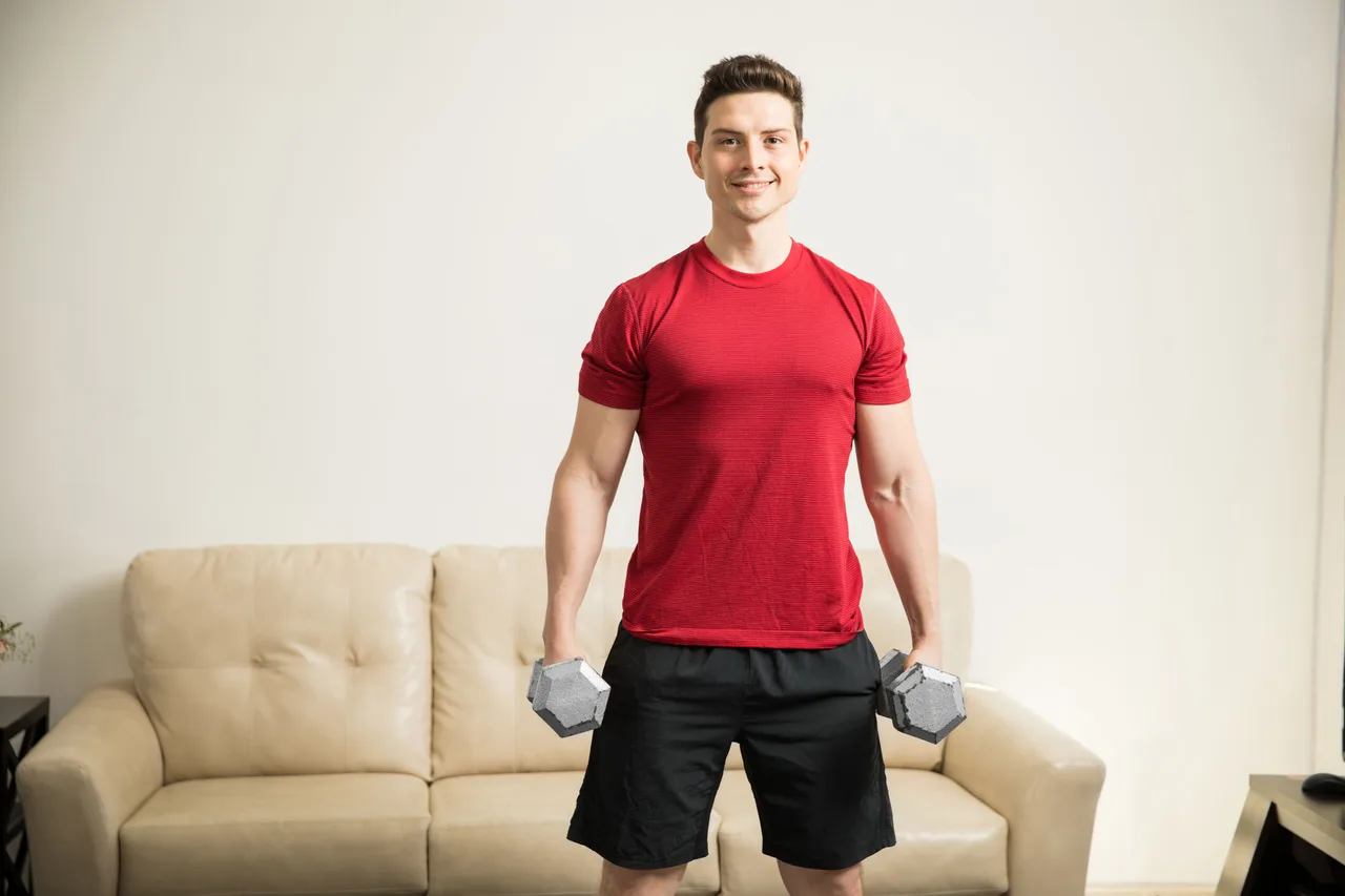 home dumbbell workout-tap ta tai nha-elleman-0120-