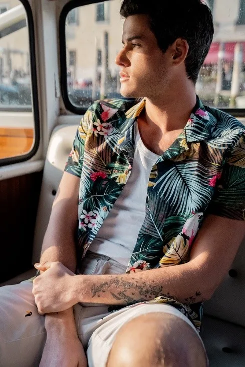 ao so mi co cuba - chang trai ngoi mac ao so mi cuba - elle man