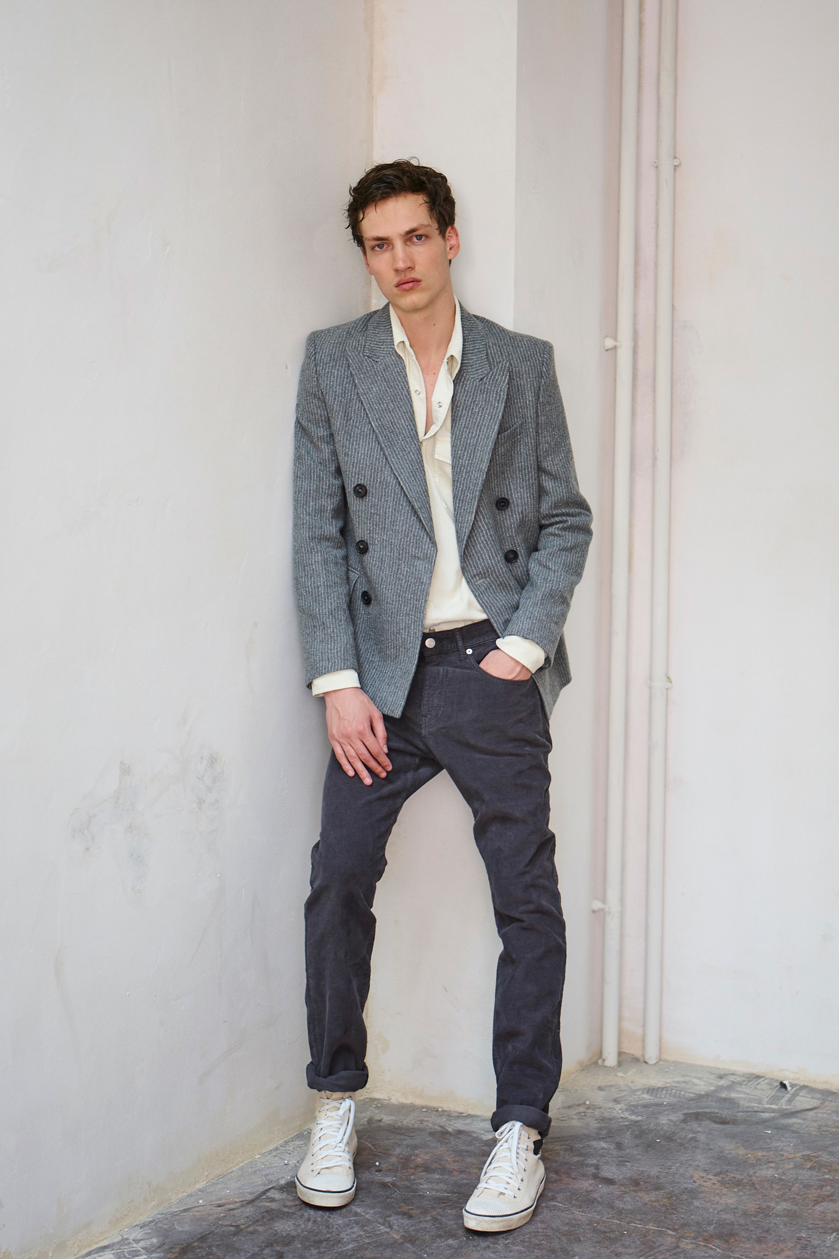 ELLE Man Style Calendar Bảy ngày hoàn hảo với áo sơ mi trắng linen. (14)