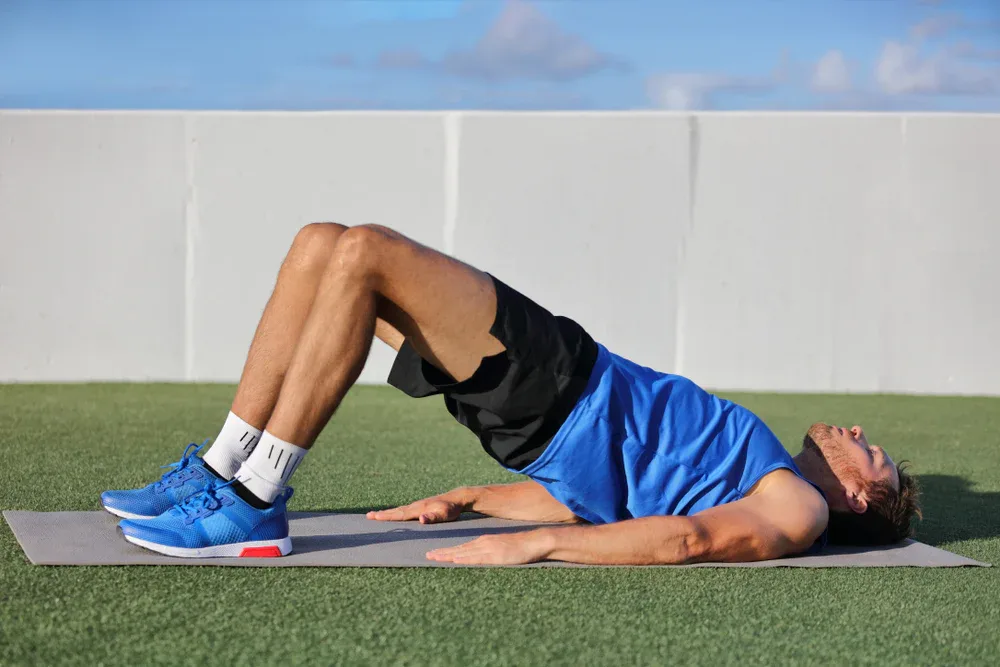 Glute Bridge hỗ trợ chạy bộ