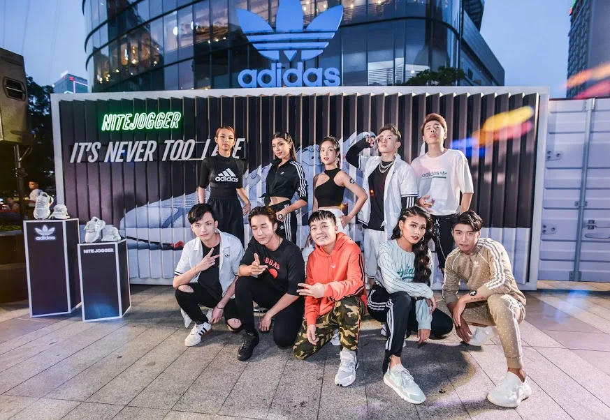 thoi trang duong pho adidas nite jogger - elle man (2)