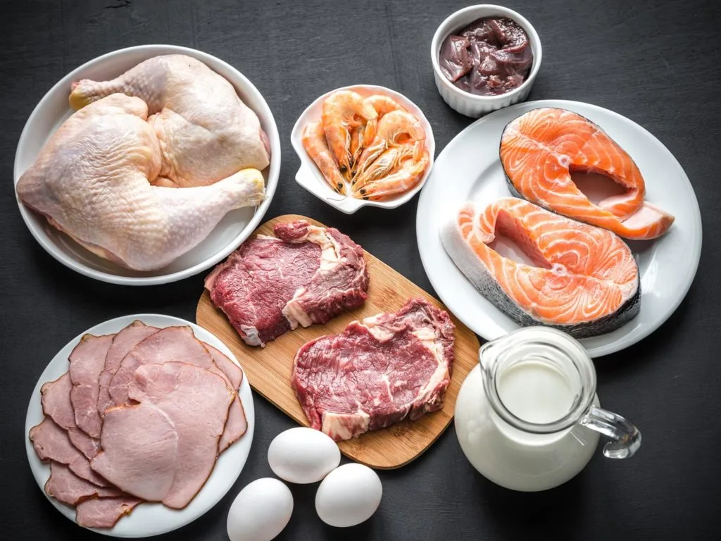 Các loại thức ăn giàu vitamin B-12. Ảnh: Dr. Weil
