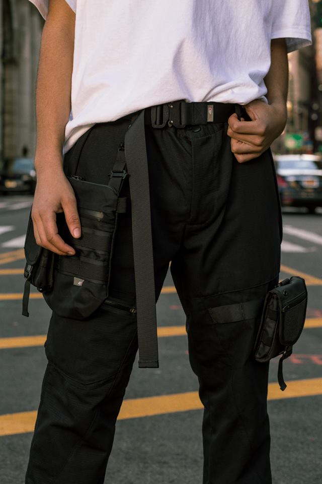 Tạo phong cách thời trang urban techwear với 5 thương hiệu bình dân- elle man41
