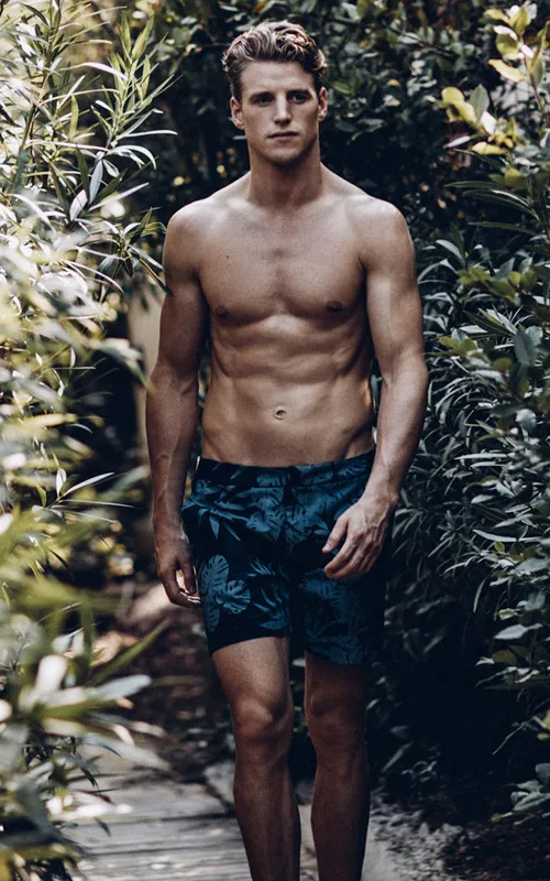 nguoi mau nam - roger frampton - elle man 3
