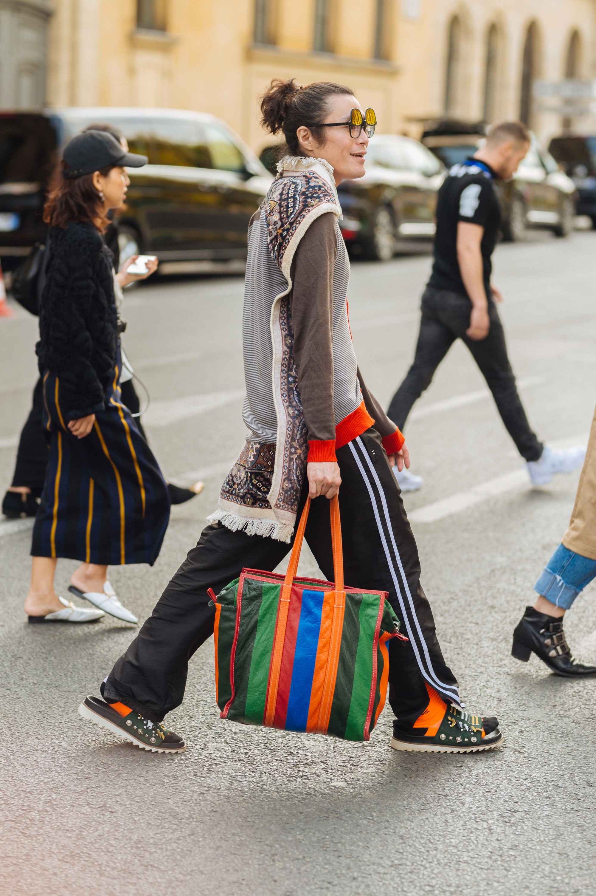 Street style Paris tại tuần lễ thời trang Xuân-Hè 201718 elleman3