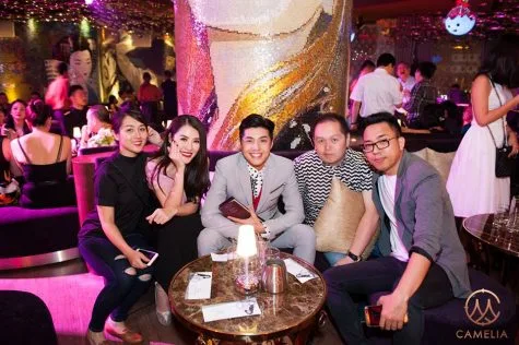 nơi tiên phong quảng bá phong cách thưởng thức champagne và nghệ thuật của những buổi dạ tiệc thượng lưu.