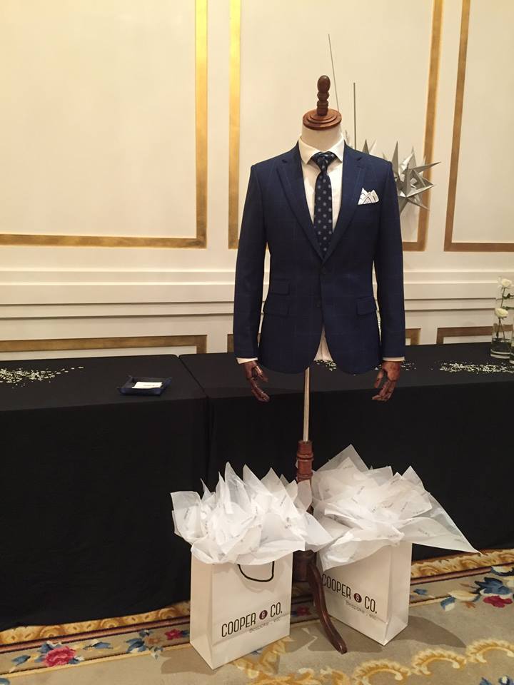 Cooper & Co. mang đến những bộ business suit được đo lường chính xác và cắt may bởi thợ thủ công chuyên nghiệp