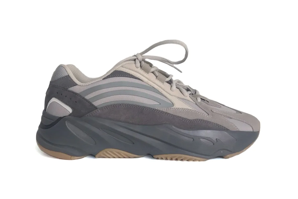 YEEZY 700 V2