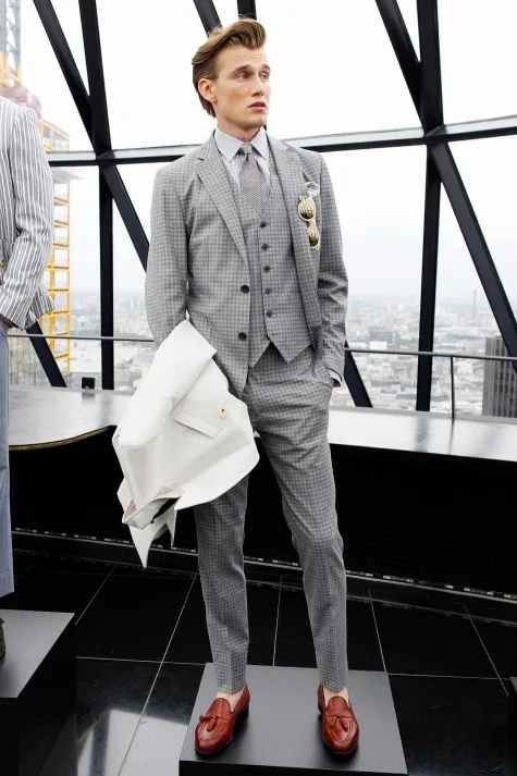 Tassel Loafer điệu đà cùng suit nơi công sở