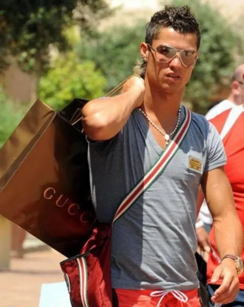 phong cách thời trang nam tính của Cristiano Ronaldo phong cách thời trang nam tính của Cristiano Ronaldo